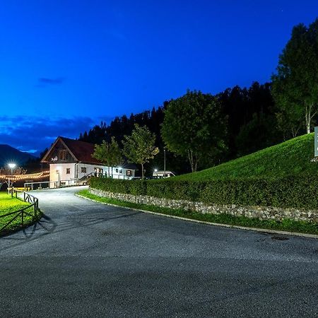 Camping & Caravan Zoncolan Ovaro Bagian luar foto