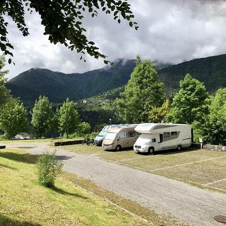 Camping & Caravan Zoncolan Ovaro Bagian luar foto