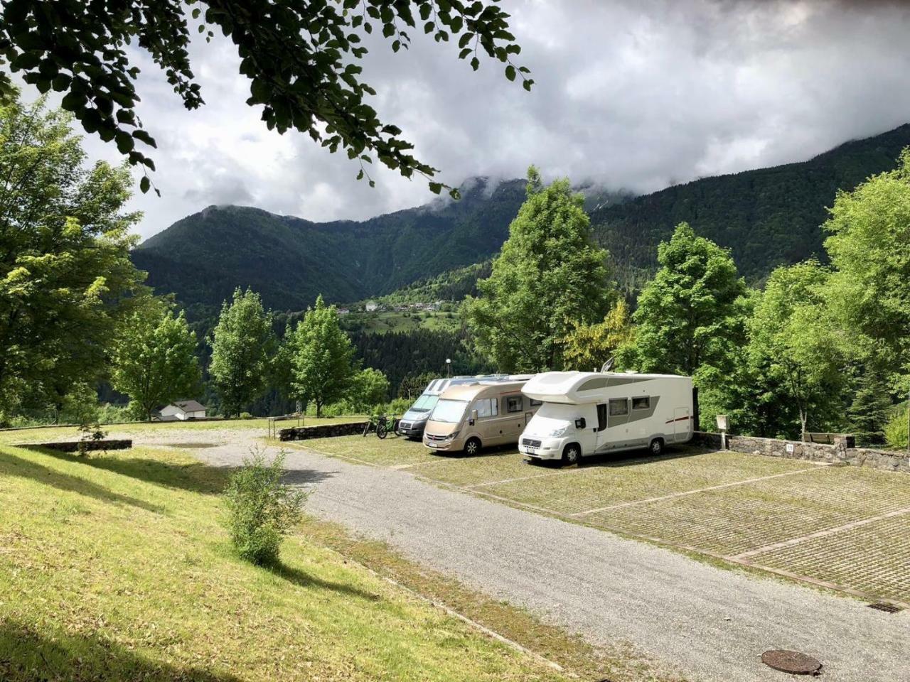 Camping & Caravan Zoncolan Ovaro Bagian luar foto